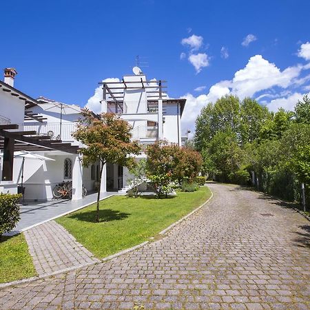 Residence Casa Bianca Marina di Massa Exterior photo