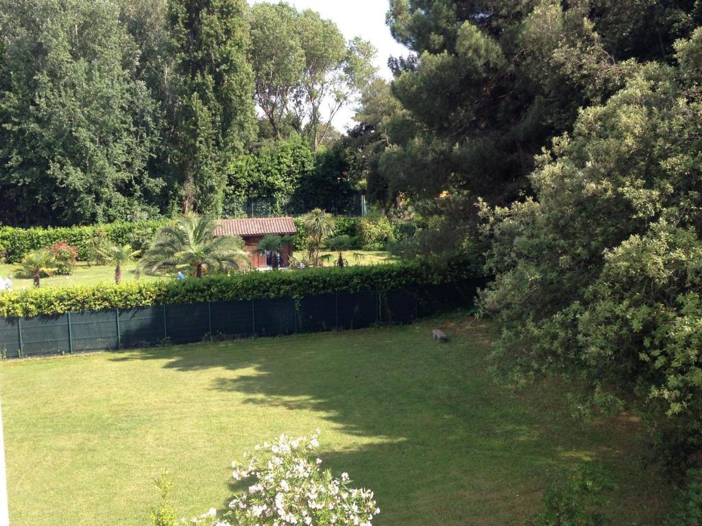 Residence Casa Bianca Marina di Massa Exterior photo