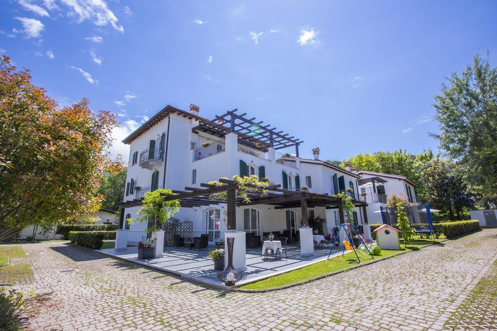 Residence Casa Bianca Marina di Massa Exterior photo