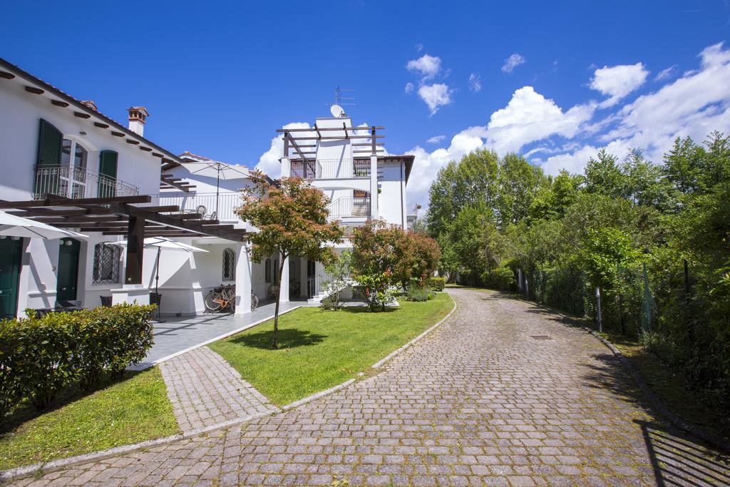 Residence Casa Bianca Marina di Massa Exterior photo