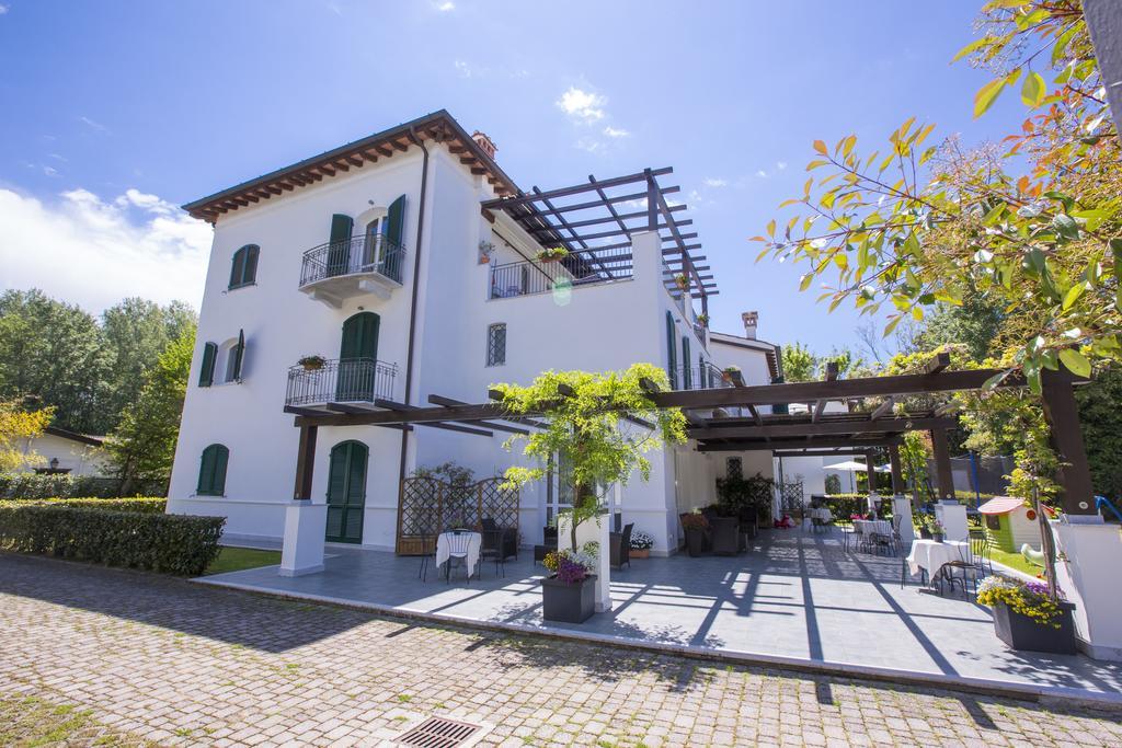 Residence Casa Bianca Marina di Massa Exterior photo